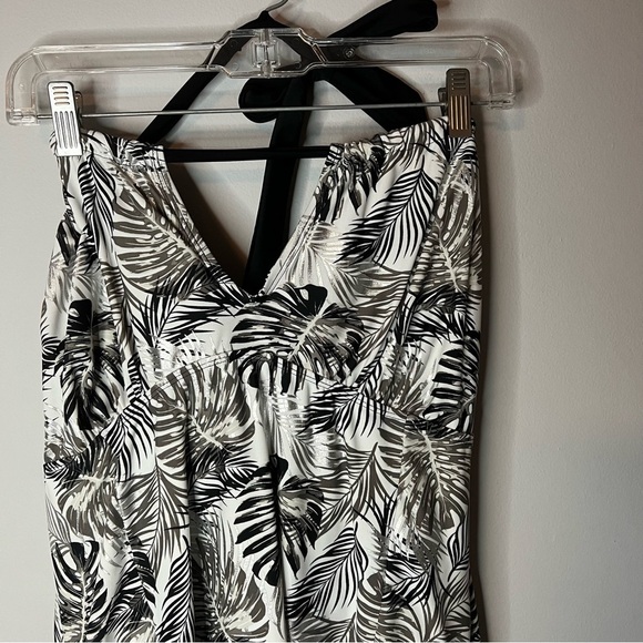 Women’s Simply Fit black and white banana leaf printed one piece swim suit 1X - Picture 2 of 9